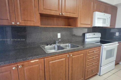 Снять в аренду кондоминиум в Норт-Майами, Флорида 2 спальни, 106м2, № 2003759 - фото 3