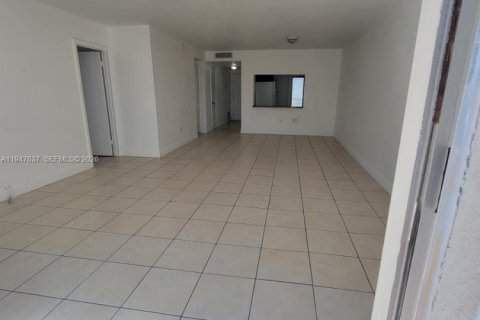 Снять в аренду кондоминиум в Норт-Майами, Флорида 2 спальни, 106м2, № 2003759 - фото 7