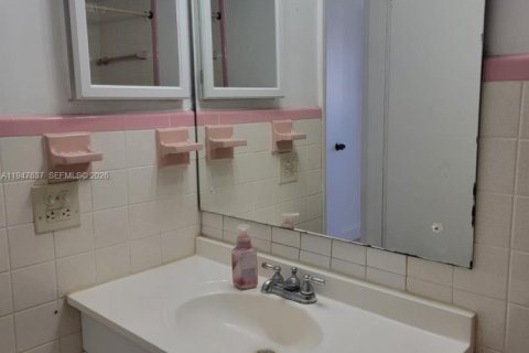Снять в аренду кондоминиум в Норт-Майами, Флорида 2 спальни, 106м2, № 2003759 - фото 13