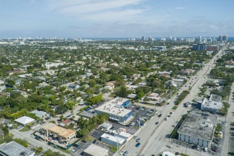 Купить таунхаус в Окленд-Парк, Флорида 3 спальни, № 2047961 - фото 16