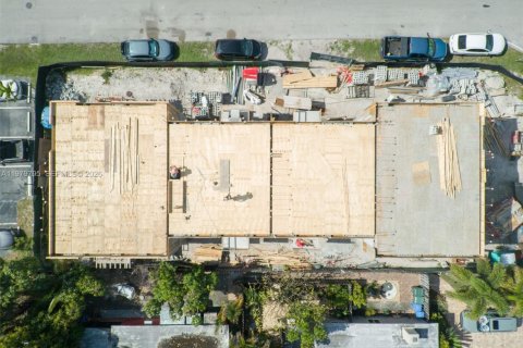 Купить таунхаус в Окленд-Парк, Флорида 3 спальни, № 2047961 - фото 13