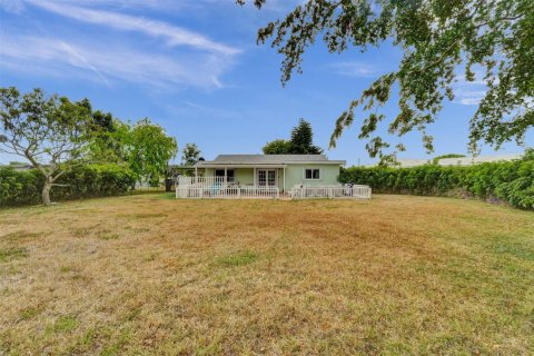 House in Tamarac, Florida 2 bedrooms, 126.9 sq.m. № 1182165 - photo 1