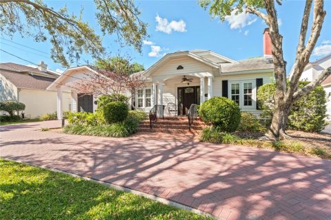 House in Orlando, Florida 4 bedrooms, 341.04 sq.m. № 1602478 - photo 2