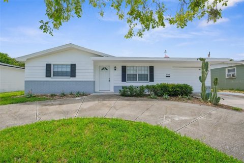 House in Holiday, Florida 2 bedrooms, 99.22 sq.m. № 1815187 - photo 1
