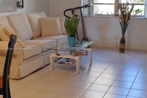 Купить кондоминиум в Холливуд, Флорида 1 спальня, 67.82м2, № 1977348 - фото 6