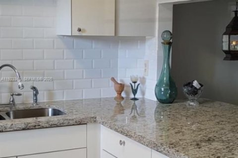 Купить кондоминиум в Холливуд, Флорида 1 спальня, 67.82м2, № 1977348 - фото 3