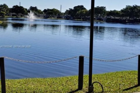 Купить кондоминиум в Холливуд, Флорида 1 спальня, 67.82м2, № 1977348 - фото 15