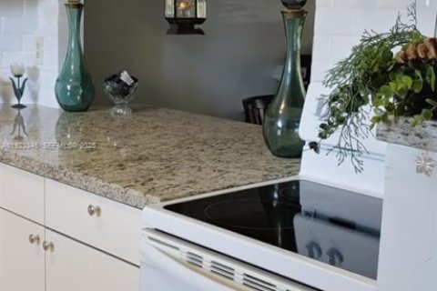 Купить кондоминиум в Холливуд, Флорида 1 спальня, 67.82м2, № 1977348 - фото 4