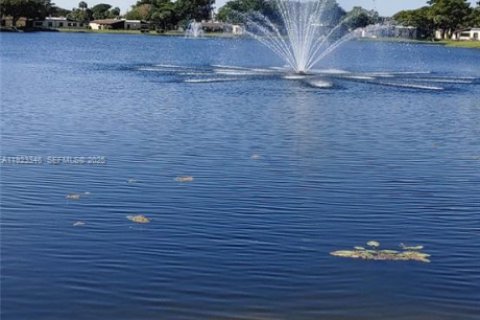 Купить кондоминиум в Холливуд, Флорида 1 спальня, 67.82м2, № 1977348 - фото 2