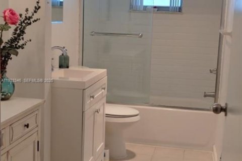 Купить кондоминиум в Холливуд, Флорида 1 спальня, 67.82м2, № 1977348 - фото 10