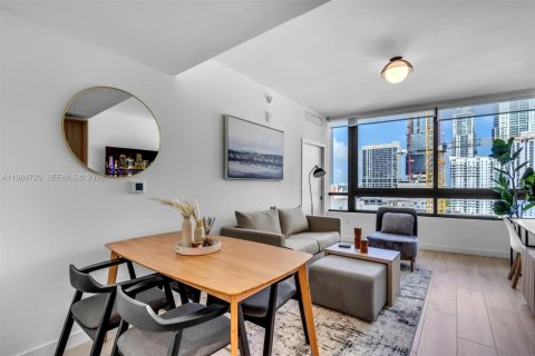Condominio en alquiler en Miami, Florida, 2 dormitorios, 64.66 m2 № 2240679 - foto 9