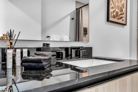 Condominio en alquiler en Miami, Florida, 2 dormitorios, 64.66 m2 № 2240679 - foto 15
