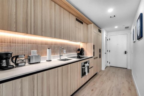 Condominio en alquiler en Miami, Florida, 2 dormitorios, 64.66 m2 № 2240679 - foto 10
