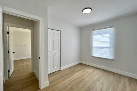 Villa ou maison à vendre à Miami, Floride: 3 chambres, 81.2 m2 № 2074882 - photo 7