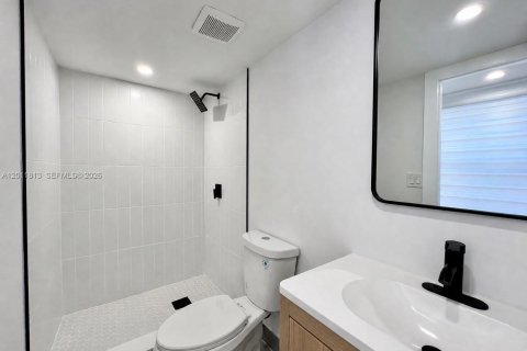 Villa ou maison à vendre à Miami, Floride: 3 chambres, 81.2 m2 № 2074882 - photo 12
