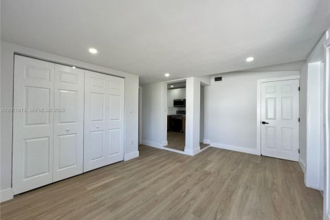 Villa ou maison à vendre à Miami, Floride: 3 chambres, 81.2 m2 № 2074882 - photo 9