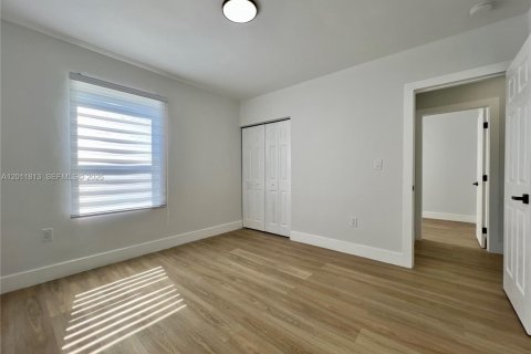 Villa ou maison à vendre à Miami, Floride: 3 chambres, 81.2 m2 № 2074882 - photo 5