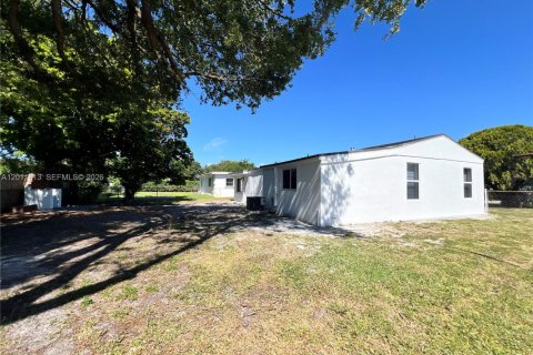 Villa ou maison à vendre à Miami, Floride: 3 chambres, 81.2 m2 № 2074882 - photo 15