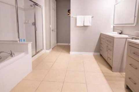Condominio en venta en Orlando, Florida, 2 dormitorios, 169.36 m2 № 2215465 - foto 8