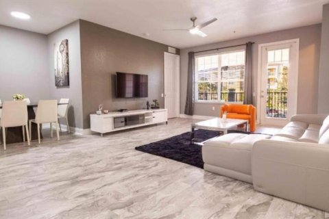 Condominio en venta en Orlando, Florida, 2 dormitorios, 169.36 m2 № 2215465 - foto 2