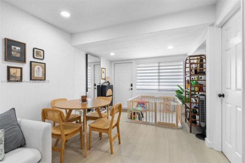 House in Miami, Florida 3 bedrooms, 96.25 sq.m. № 2013304 - photo 4