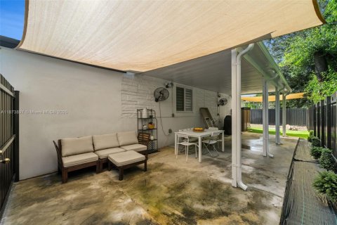 House in Miami, Florida 3 bedrooms, 96.25 sq.m. № 2013304 - photo 20