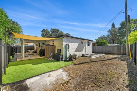 House in Miami, Florida 3 bedrooms, 96.25 sq.m. № 2013304 - photo 17