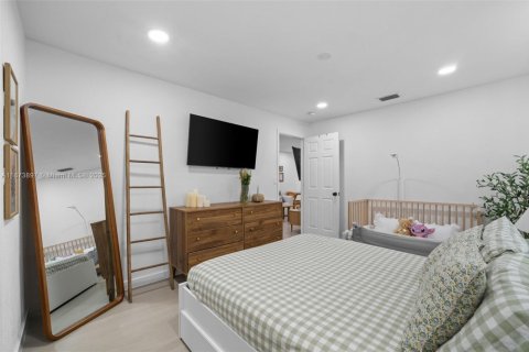 House in Miami, Florida 3 bedrooms, 96.25 sq.m. № 2013304 - photo 11