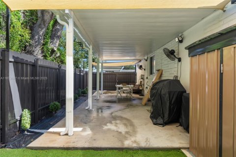 House in Miami, Florida 3 bedrooms, 96.25 sq.m. № 2013304 - photo 19