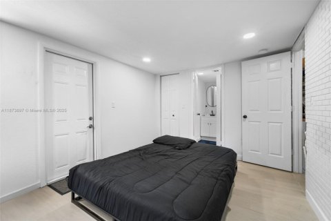 House in Miami, Florida 3 bedrooms, 96.25 sq.m. № 2013304 - photo 15
