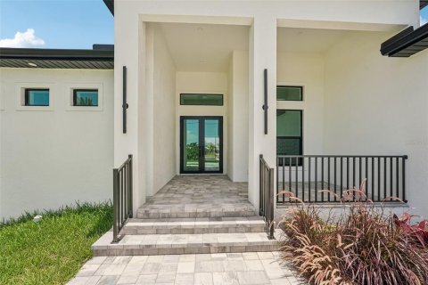House in Port Charlotte, Florida 3 bedrooms, 200.85 sq.m. № 1784550 - photo 2