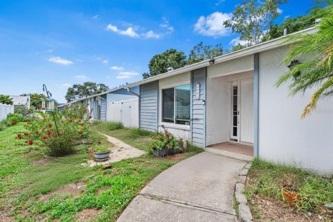 House in Oldsmar, Florida 2 bedrooms, 120.4 sq.m. № 1865869 - photo 1
