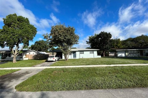 Casa en alquiler en Plantation, Florida, 3 dormitorios, 97.45 m2 № 1993816 - foto 1