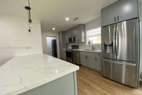 Casa en alquiler en Plantation, Florida, 3 dormitorios, 97.45 m2 № 1993816 - foto 4