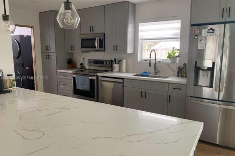 Casa en alquiler en Plantation, Florida, 3 dormitorios, 97.45 m2 № 1993816 - foto 5