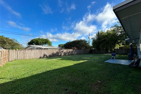 Casa en alquiler en Plantation, Florida, 3 dormitorios, 97.45 m2 № 1993816 - foto 2