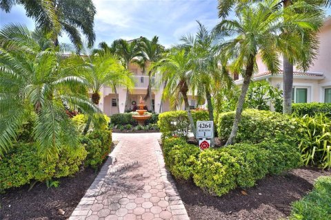 Condominio en venta en Sarasota, Florida, 2 dormitorios, 123 m2 № 1670616 - foto 2
