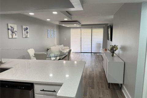 Кондоминиум с 2 спальнями в Бока-Ратон, Флорида № 1964315