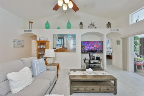 Casa en venta en Apollo Beach, Florida, 4 dormitorios, 201.13 m2 № 2156265 - foto 9