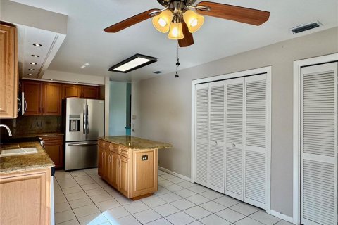 House in Bradenton, Florida 2 bedrooms, 150.87 sq.m. № 2221479 - photo 5