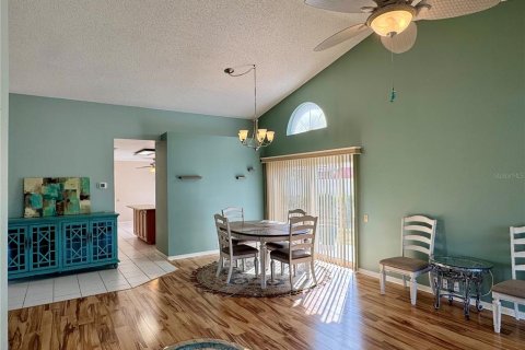 House in Bradenton, Florida 2 bedrooms, 150.87 sq.m. № 2221479 - photo 2