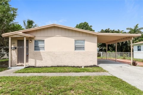 Снять в аренду виллу или дом в Уэст-Палм-Бич, Флорида 3 спальни, 107.77м2, № 1984231 - фото 2