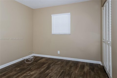 Снять в аренду виллу или дом в Уэст-Палм-Бич, Флорида 3 спальни, 107.77м2, № 1984231 - фото 12