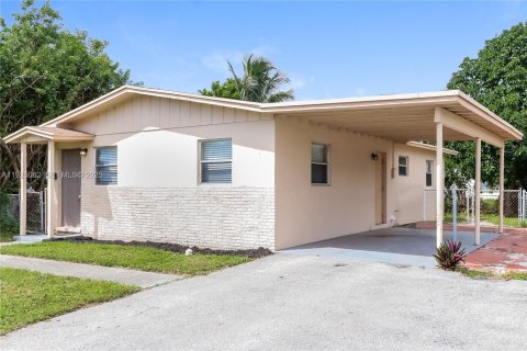 Снять в аренду виллу или дом в Уэст-Палм-Бич, Флорида 3 спальни, 107.77м2, № 1984231 - фото 3