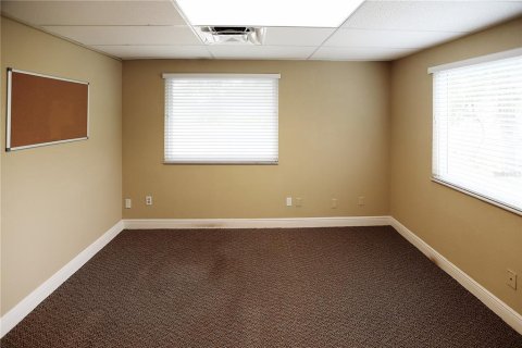 Propiedad comercial en alquiler en Winter Springs, Florida, 316.8 m2 № 1819637 - foto 7