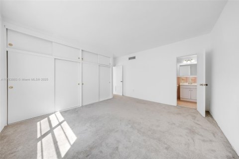 Condo in North Bay Village, Florida, 2 bedrooms  № 1738873 - photo 22