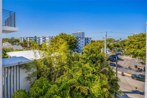 Condo in North Bay Village, Florida, 2 bedrooms  № 1738873 - photo 14