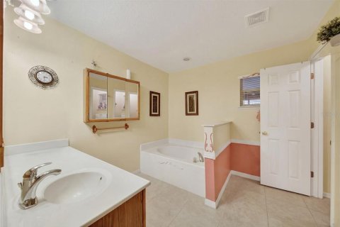 House in Kissimmee, Florida 4 bedrooms, 197.7 sq.m. № 2149657 - photo 28