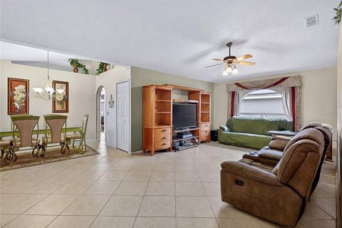 House in Kissimmee, Florida 4 bedrooms, 197.7 sq.m. № 2149657 - photo 18