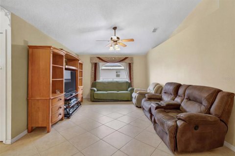 House in Kissimmee, Florida 4 bedrooms, 197.7 sq.m. № 2149657 - photo 16